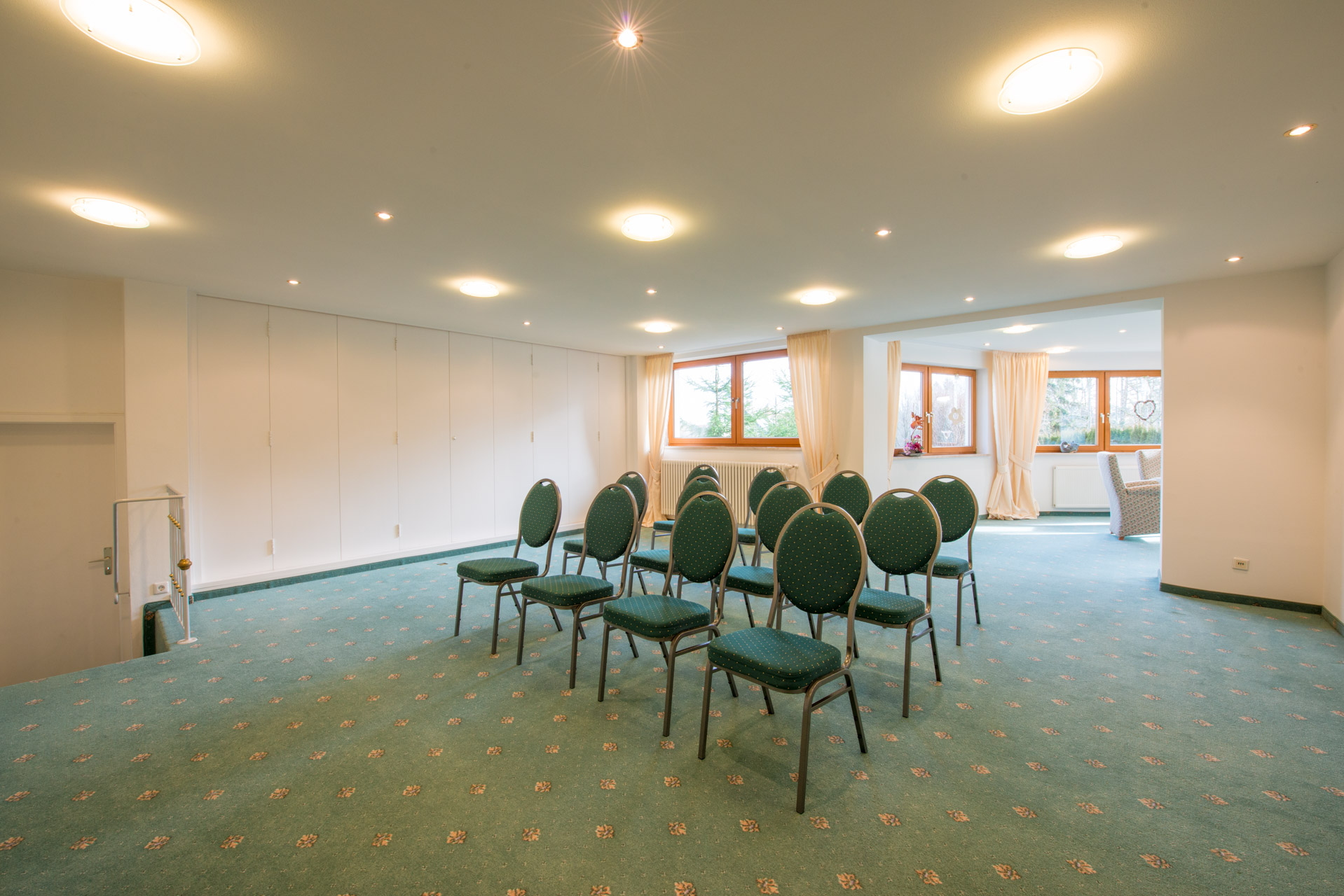 Neuer Pr&auml;sentationsraum mit gediegener Atmosph&auml;re